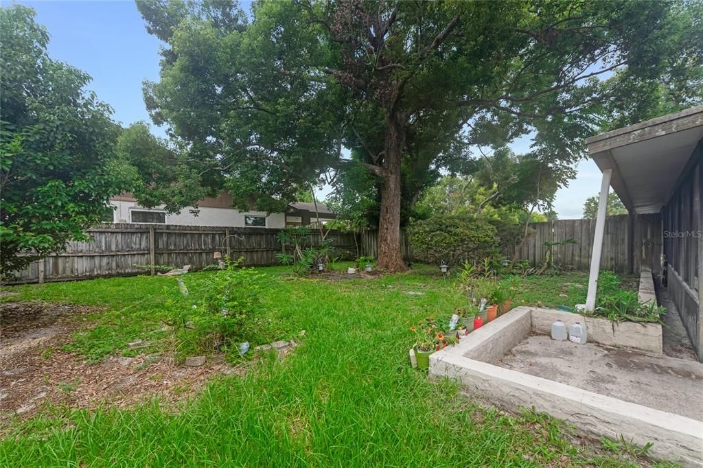 Под контрактом: $199,900 (2 спален, 2 ванн, 1337 Квадратных фут)