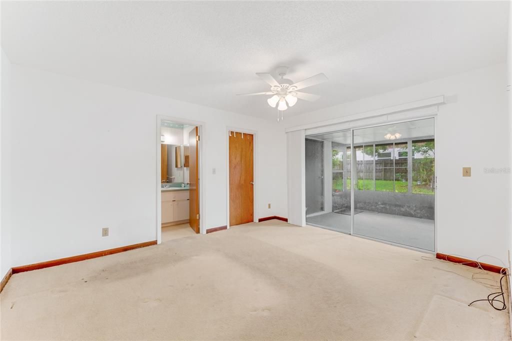 Под контрактом: $199,900 (2 спален, 2 ванн, 1337 Квадратных фут)