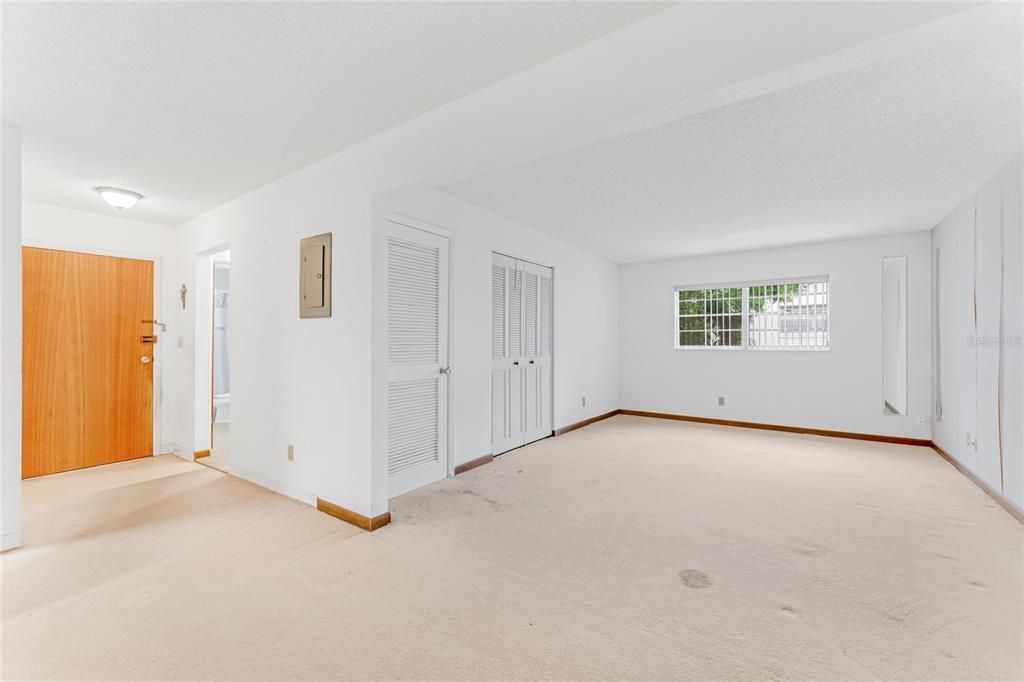 Под контрактом: $199,900 (2 спален, 2 ванн, 1337 Квадратных фут)