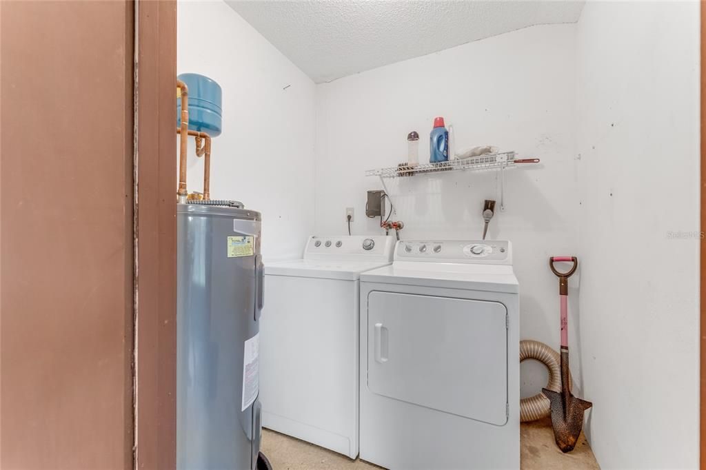 Под контрактом: $199,900 (2 спален, 2 ванн, 1337 Квадратных фут)