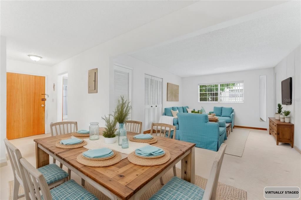 Под контрактом: $199,900 (2 спален, 2 ванн, 1337 Квадратных фут)