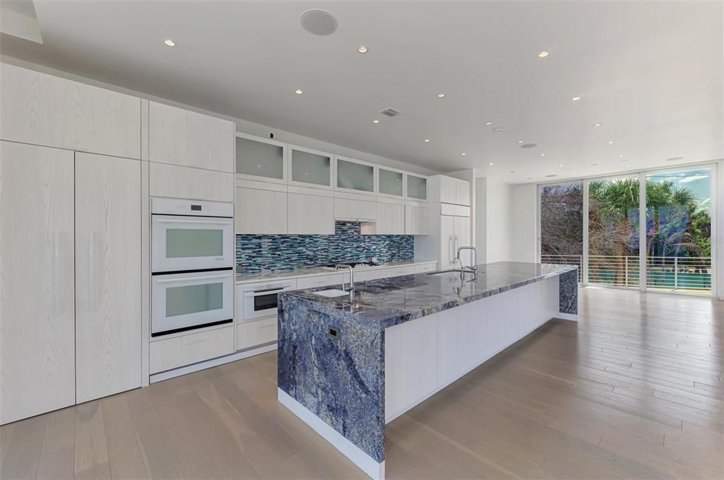 待售: $5,395,000 (4 贝兹, 4 浴室, 4584 平方英尺)