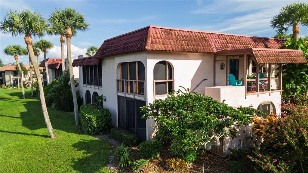 For Sale: $245,000 (1 beds, 1 baths, 700 Square Feet)