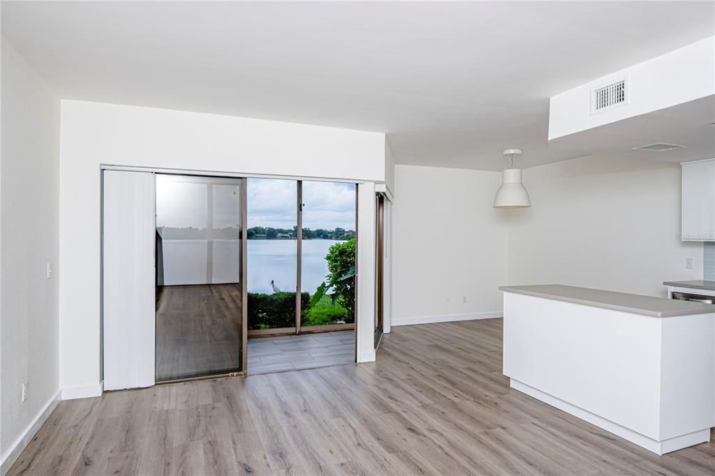 For Sale: $245,000 (1 beds, 1 baths, 700 Square Feet)