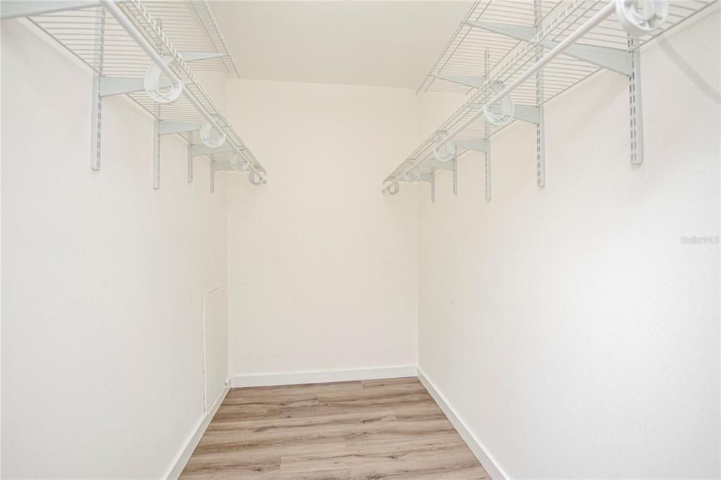 For Sale: $245,000 (1 beds, 1 baths, 700 Square Feet)