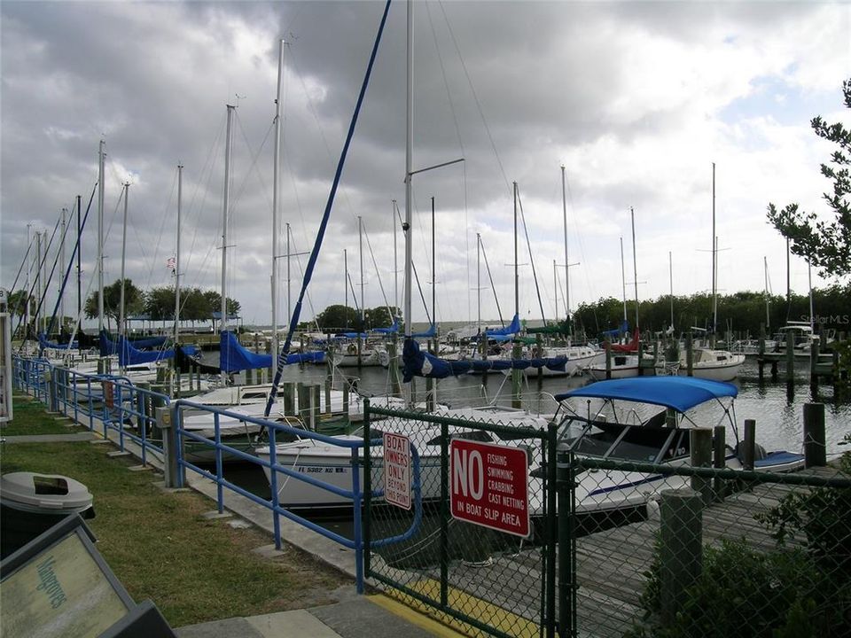 For Sale: $245,000 (1 beds, 1 baths, 700 Square Feet)