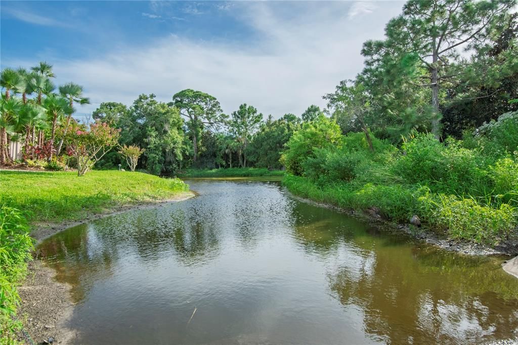 For Sale: $245,000 (1 beds, 1 baths, 700 Square Feet)