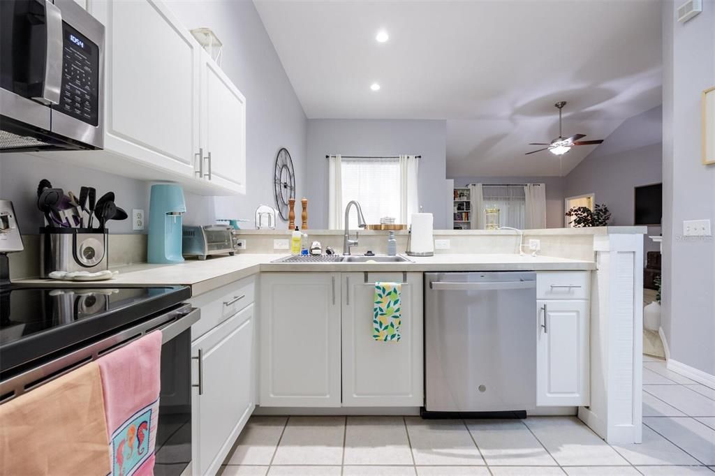 待售: $247,000 (3 贝兹, 2 浴室, 1650 平方英尺)