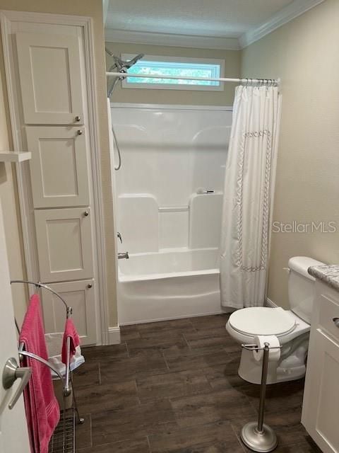 На продажу: $239,000 (3 спален, 2 ванн, 1910 Квадратных фут)