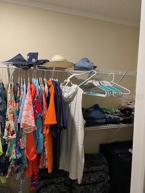 На продажу: $239,000 (3 спален, 2 ванн, 1910 Квадратных фут)