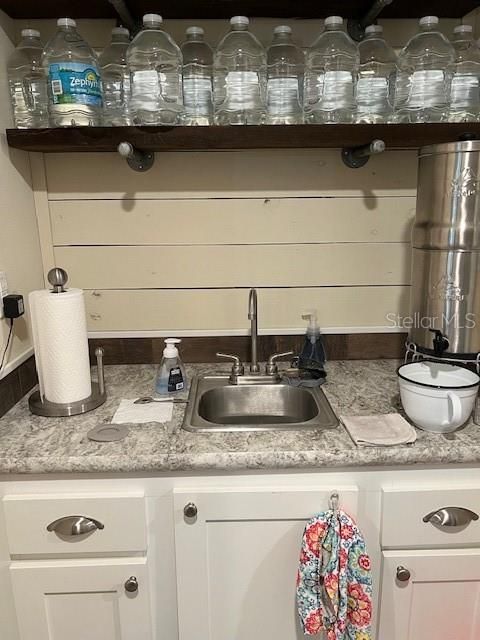 На продажу: $239,000 (3 спален, 2 ванн, 1910 Квадратных фут)