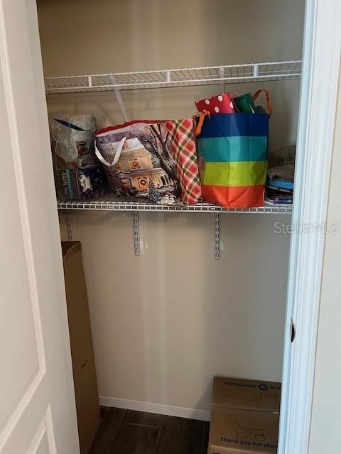 На продажу: $239,000 (3 спален, 2 ванн, 1910 Квадратных фут)