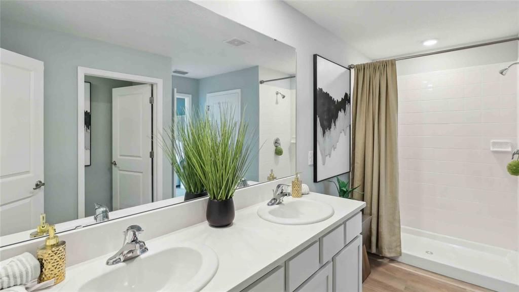 Activo con contrato: $309,990 (4 camas, 2 baños, 2176 Pies cuadrados)