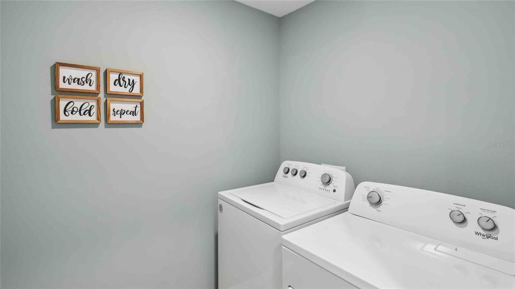 Activo con contrato: $309,990 (4 camas, 2 baños, 2176 Pies cuadrados)