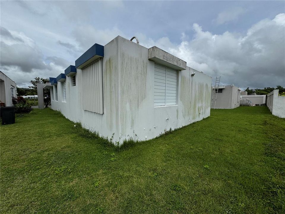 合同活跃: $295,000 (3 贝兹, 2 浴室, 1200 平方英尺)