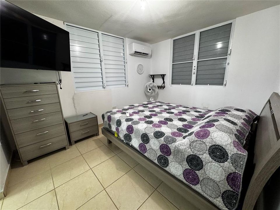 合同活跃: $295,000 (3 贝兹, 2 浴室, 1200 平方英尺)