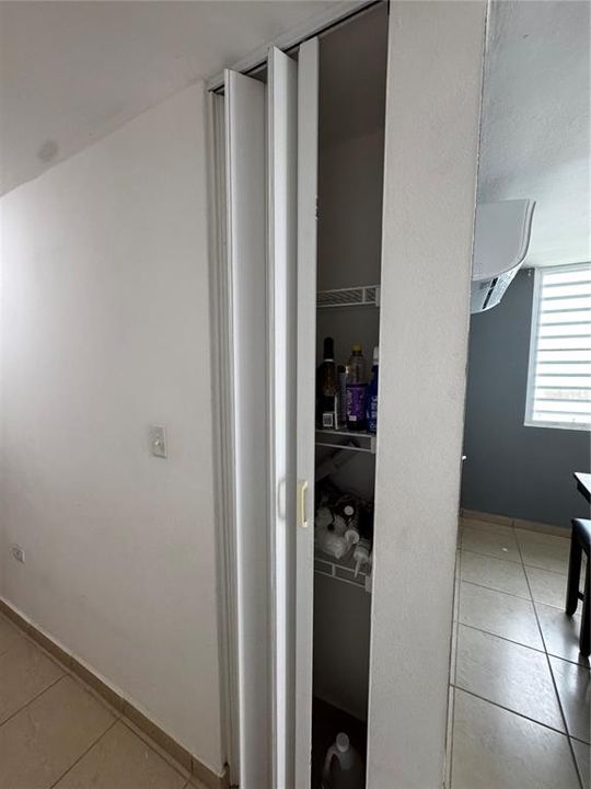 合同活跃: $295,000 (3 贝兹, 2 浴室, 1200 平方英尺)