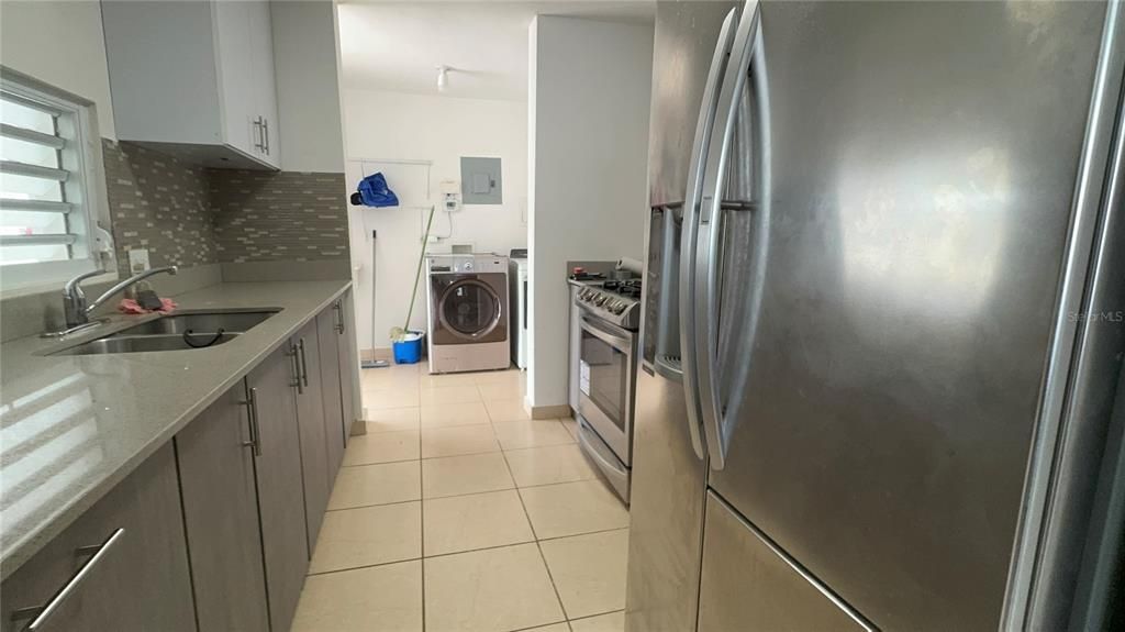 合同活跃: $295,000 (3 贝兹, 2 浴室, 1200 平方英尺)