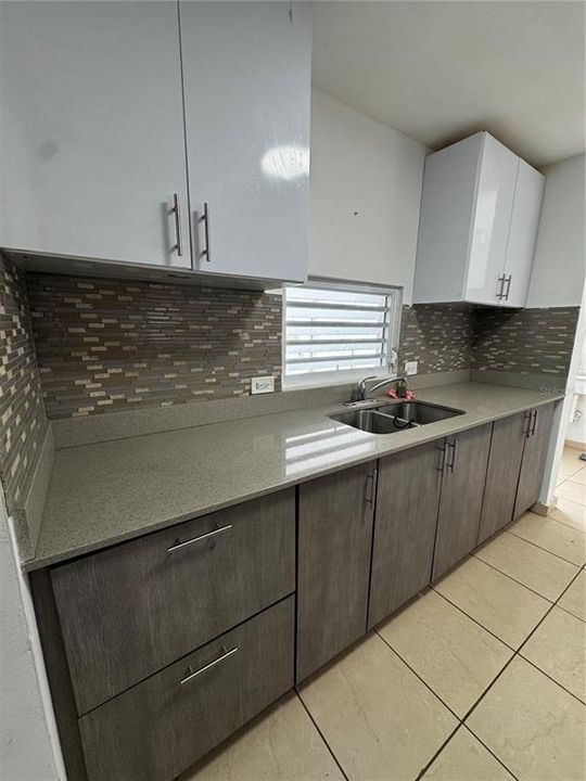 合同活跃: $295,000 (3 贝兹, 2 浴室, 1200 平方英尺)