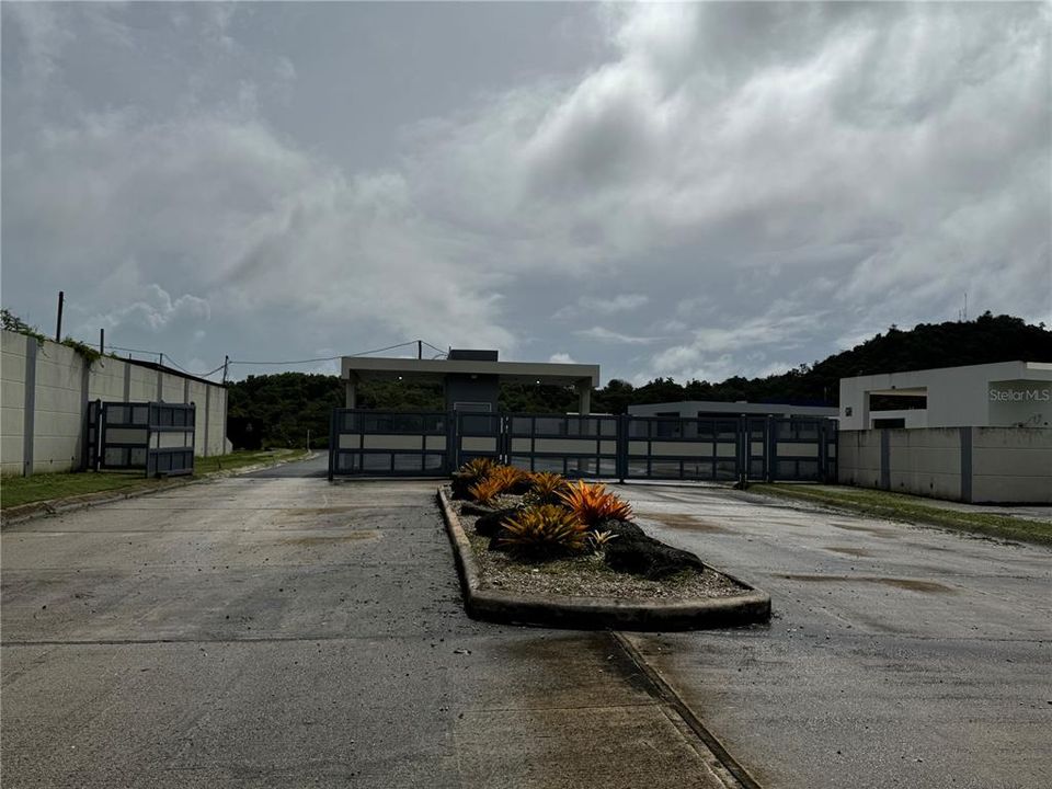 合同活跃: $295,000 (3 贝兹, 2 浴室, 1200 平方英尺)