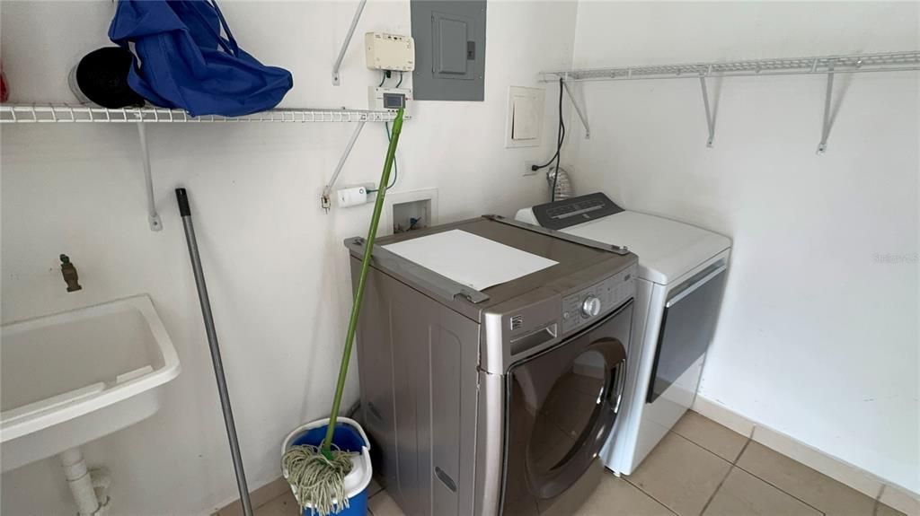 合同活跃: $295,000 (3 贝兹, 2 浴室, 1200 平方英尺)