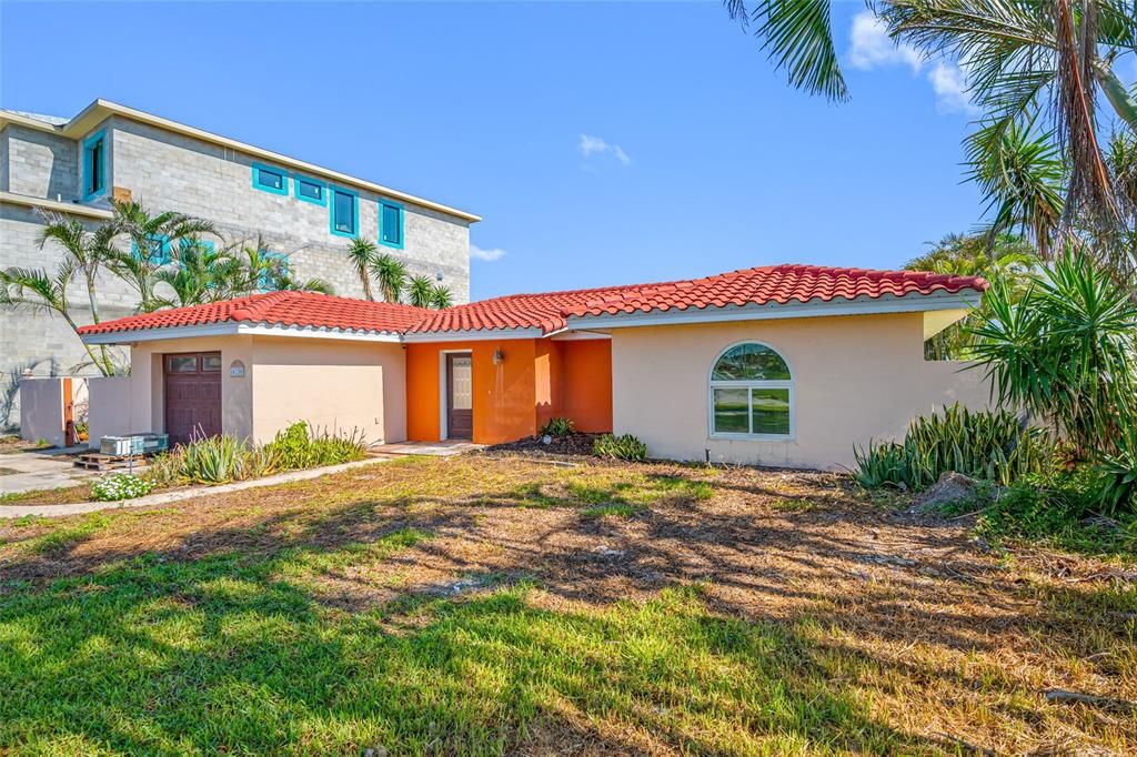 Active With Contract: $1,050,000 (3 beds, 2 baths, 2151 Square Feet)