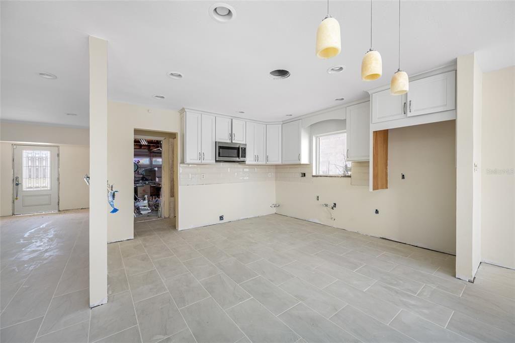 Active With Contract: $1,050,000 (3 beds, 2 baths, 2151 Square Feet)