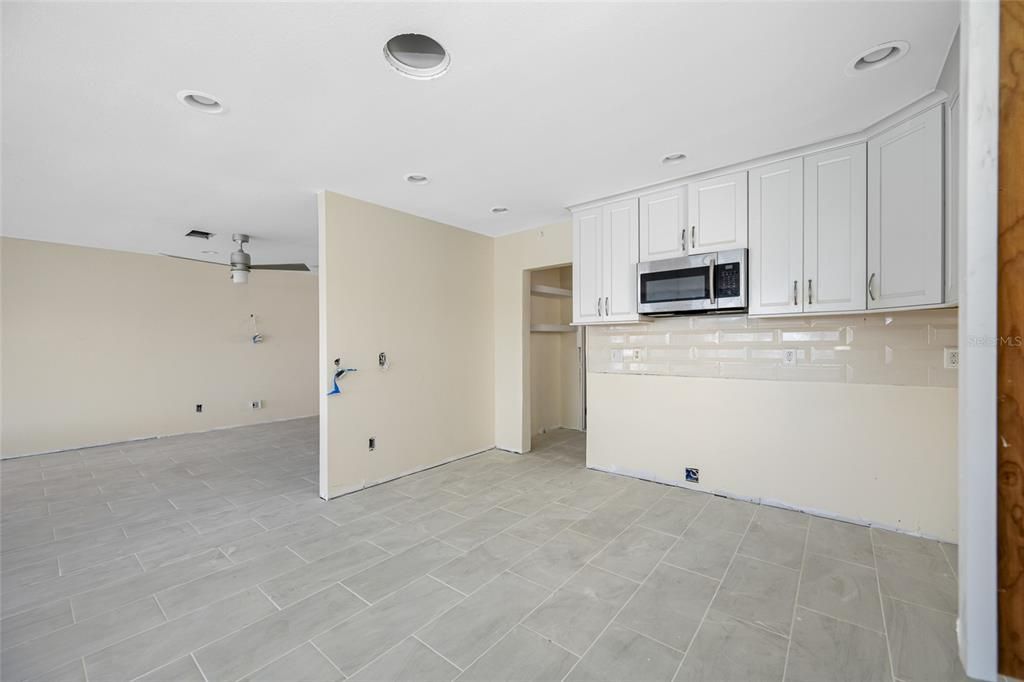 Active With Contract: $1,050,000 (3 beds, 2 baths, 2151 Square Feet)