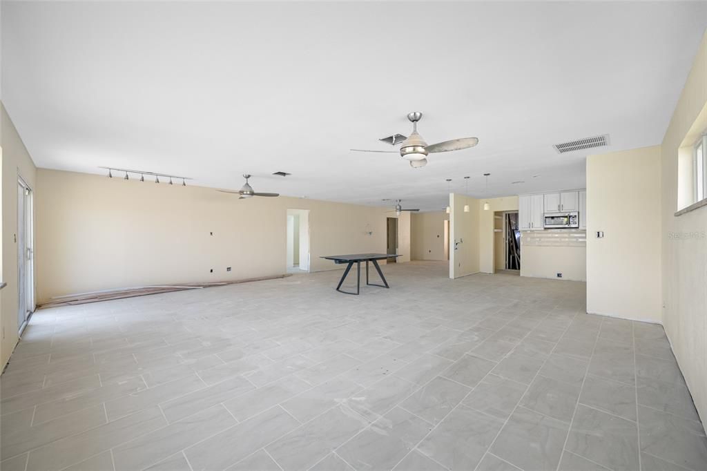 Active With Contract: $1,050,000 (3 beds, 2 baths, 2151 Square Feet)