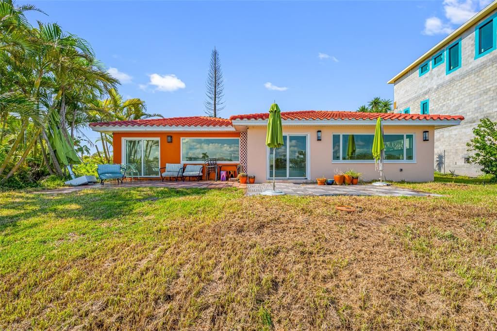 Active With Contract: $1,050,000 (3 beds, 2 baths, 2151 Square Feet)