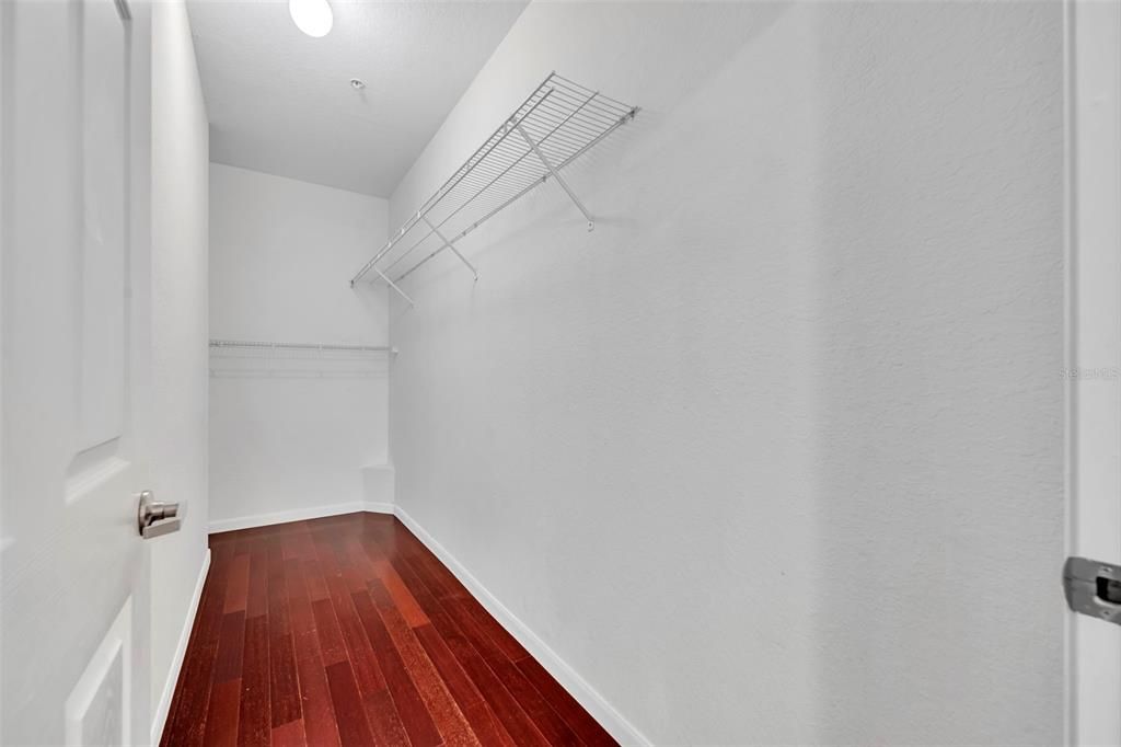 For Sale: $224,700 (2 beds, 2 baths, 1070 Square Feet)