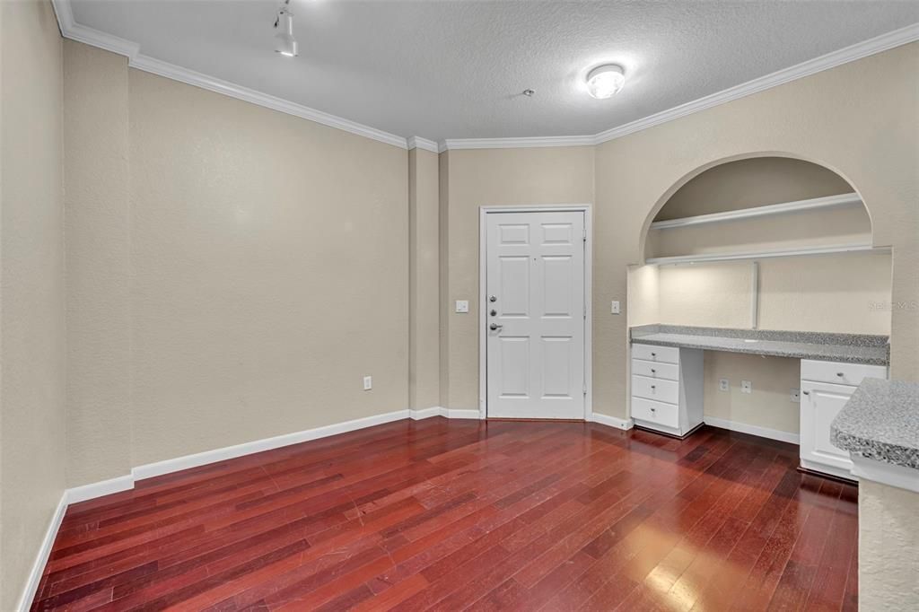 For Sale: $224,700 (2 beds, 2 baths, 1070 Square Feet)