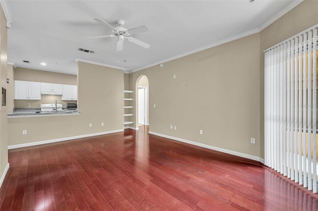 For Sale: $224,700 (2 beds, 2 baths, 1070 Square Feet)