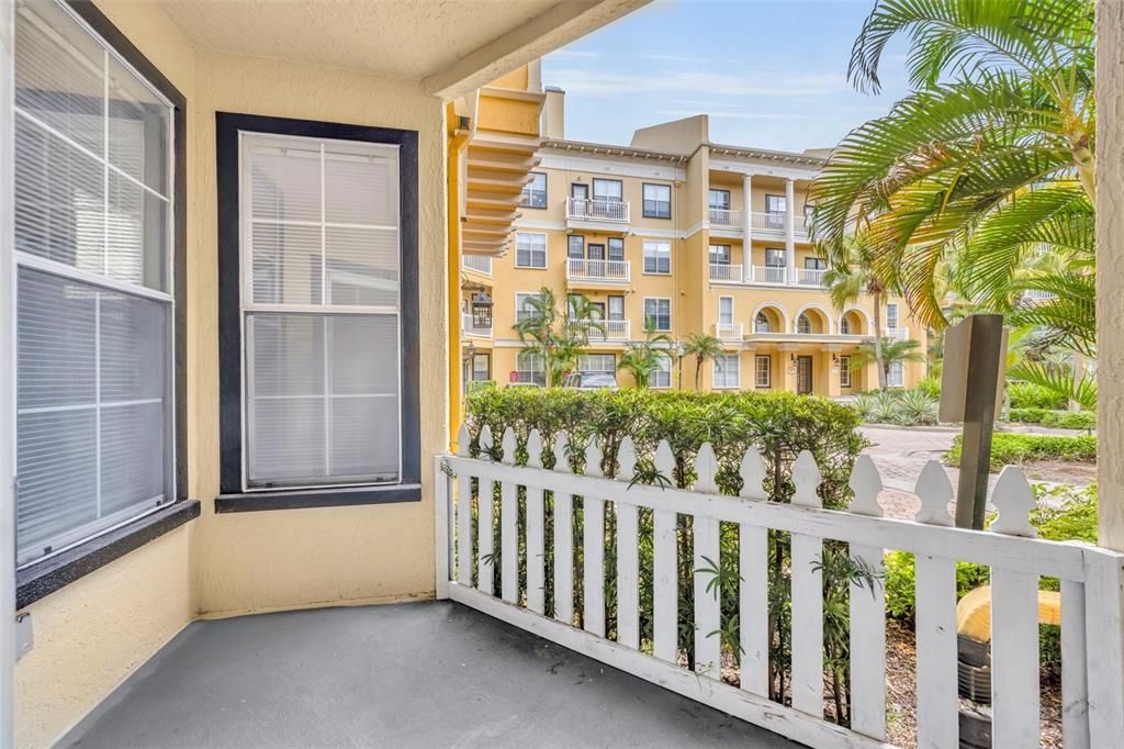 For Sale: $224,700 (2 beds, 2 baths, 1070 Square Feet)