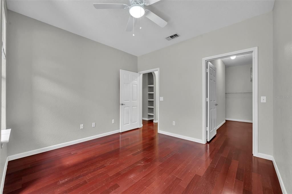 For Sale: $224,700 (2 beds, 2 baths, 1070 Square Feet)