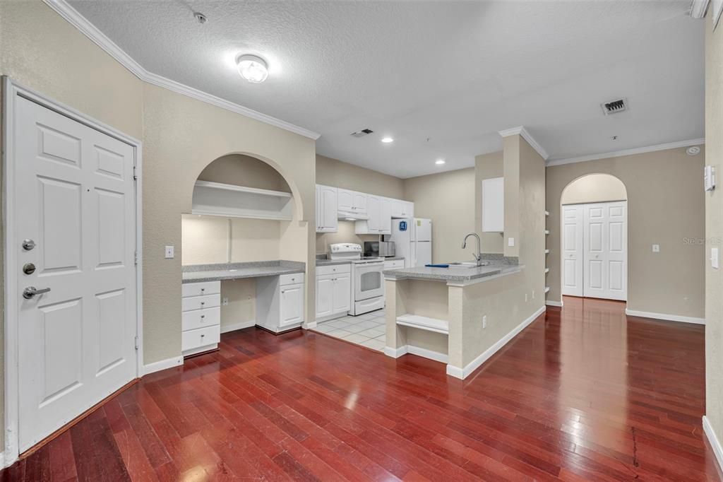 For Sale: $224,700 (2 beds, 2 baths, 1070 Square Feet)