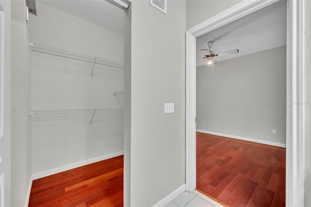 For Sale: $224,700 (2 beds, 2 baths, 1070 Square Feet)