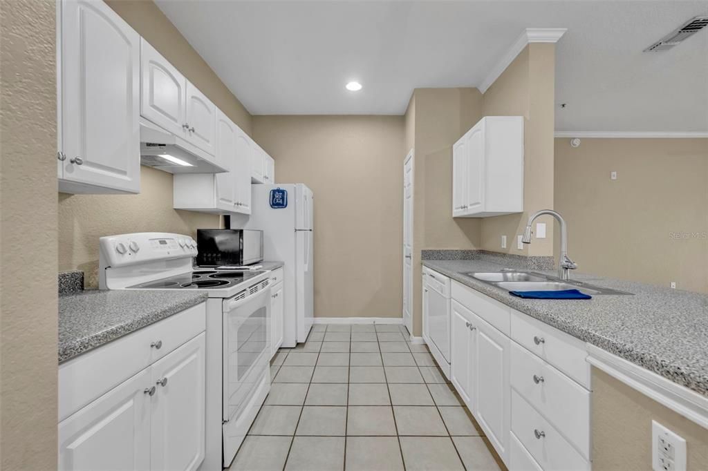 For Sale: $224,700 (2 beds, 2 baths, 1070 Square Feet)