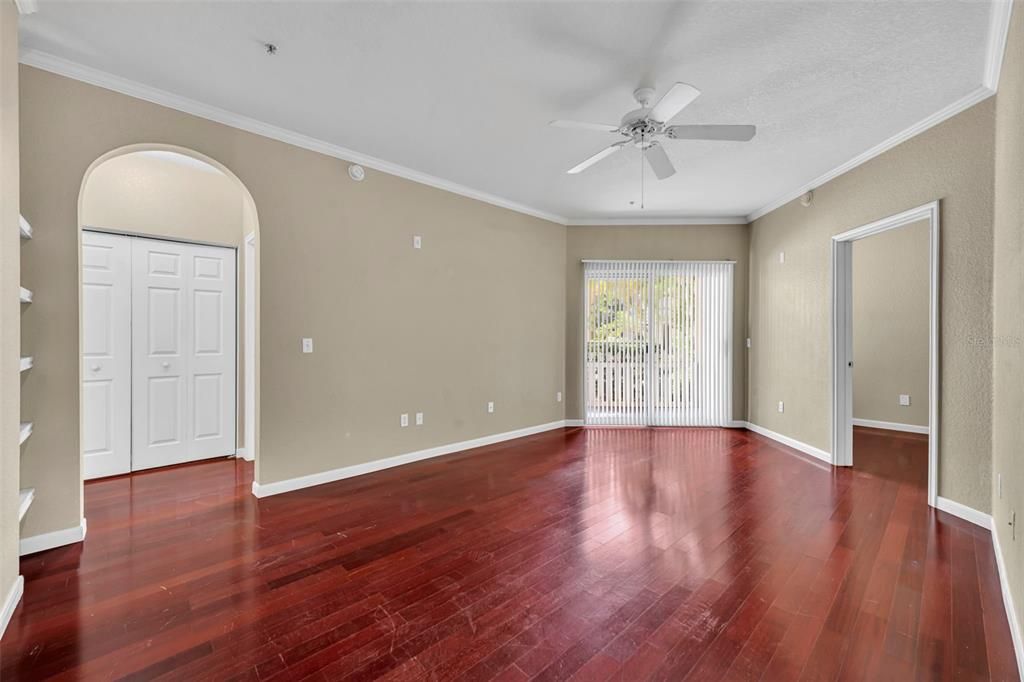 For Sale: $224,700 (2 beds, 2 baths, 1070 Square Feet)