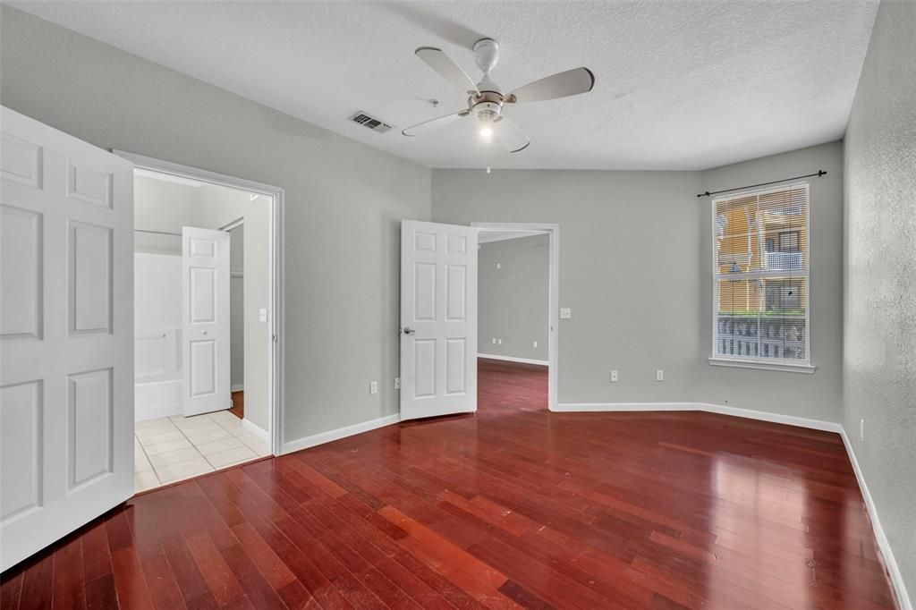 For Sale: $224,700 (2 beds, 2 baths, 1070 Square Feet)