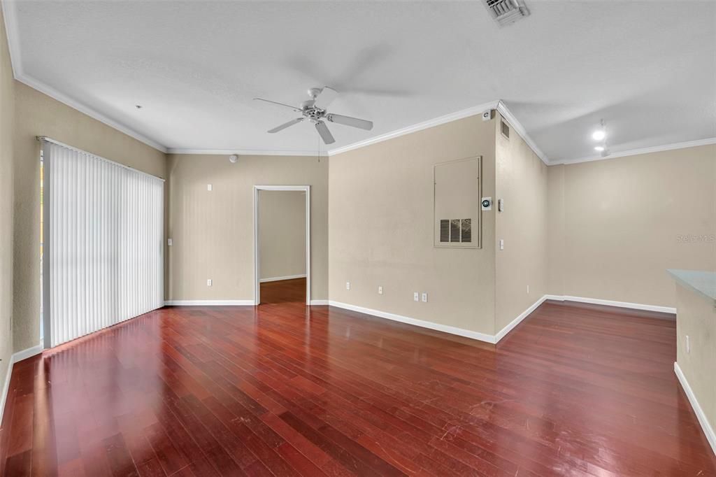 For Sale: $224,700 (2 beds, 2 baths, 1070 Square Feet)