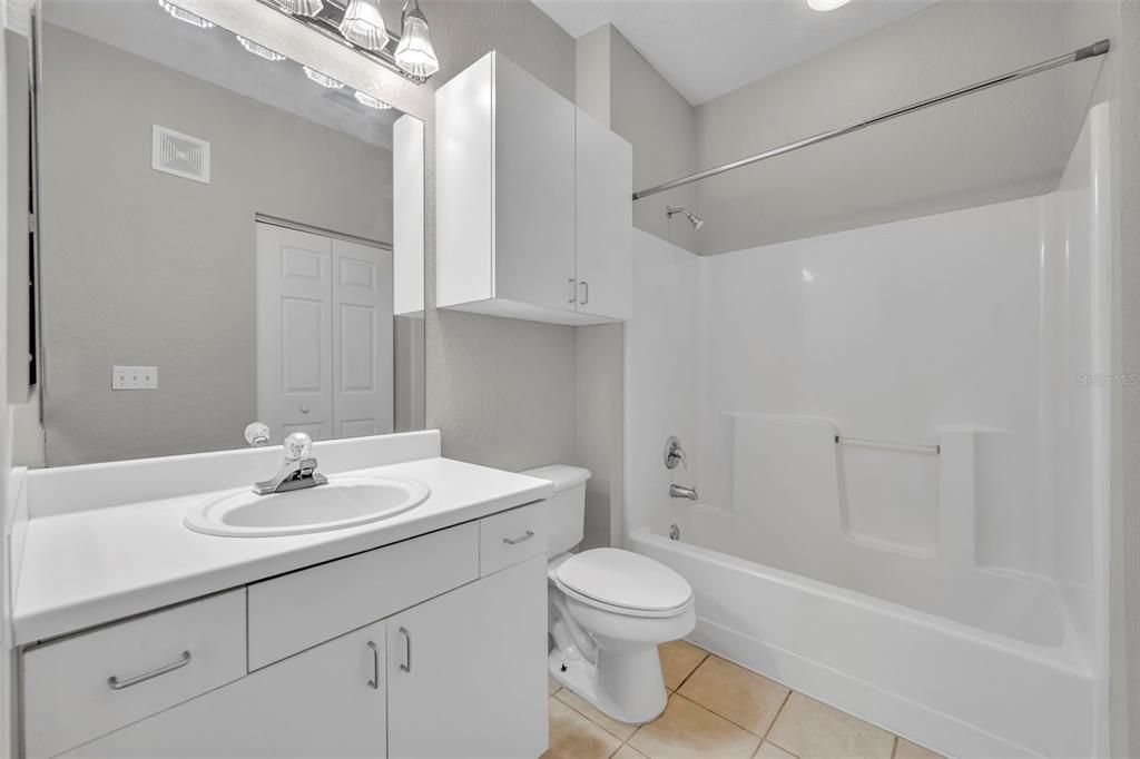 For Sale: $224,700 (2 beds, 2 baths, 1070 Square Feet)