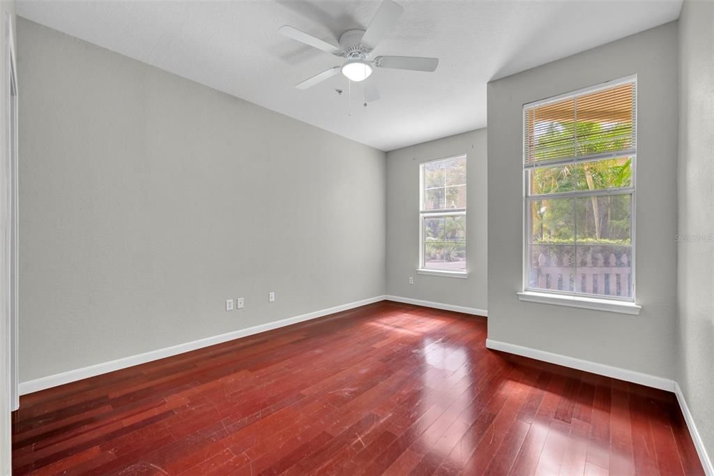 For Sale: $224,700 (2 beds, 2 baths, 1070 Square Feet)