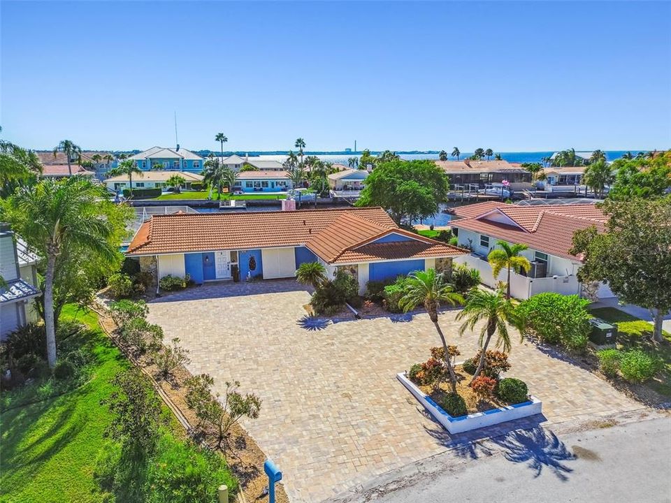 出租: $4,250 (3 贝兹, 2 浴室, 2082 平方英尺)