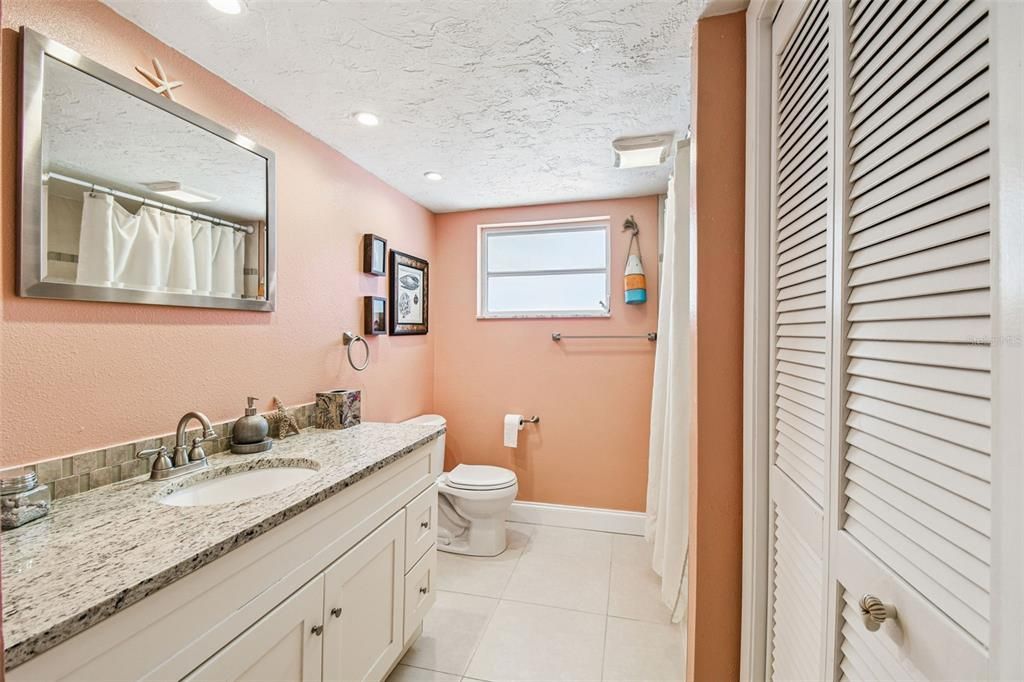 出租: $4,250 (3 贝兹, 2 浴室, 2082 平方英尺)