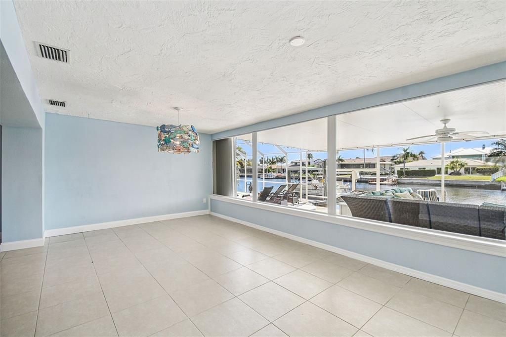 出租: $4,250 (3 贝兹, 2 浴室, 2082 平方英尺)