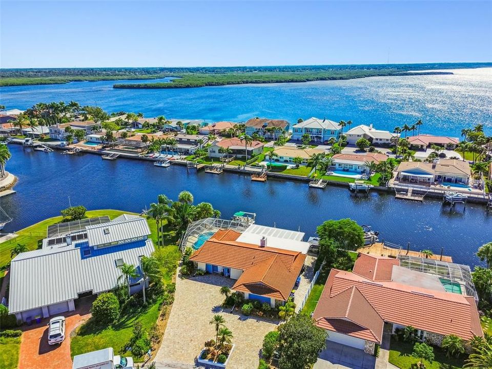 出租: $4,250 (3 贝兹, 2 浴室, 2082 平方英尺)