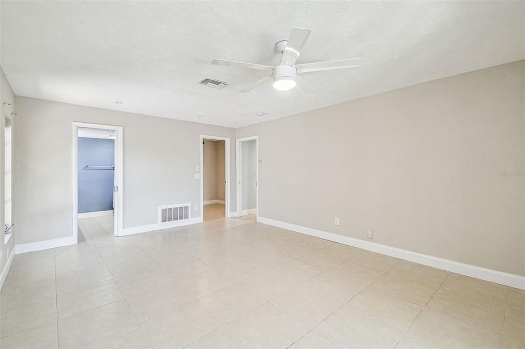 出租: $4,250 (3 贝兹, 2 浴室, 2082 平方英尺)