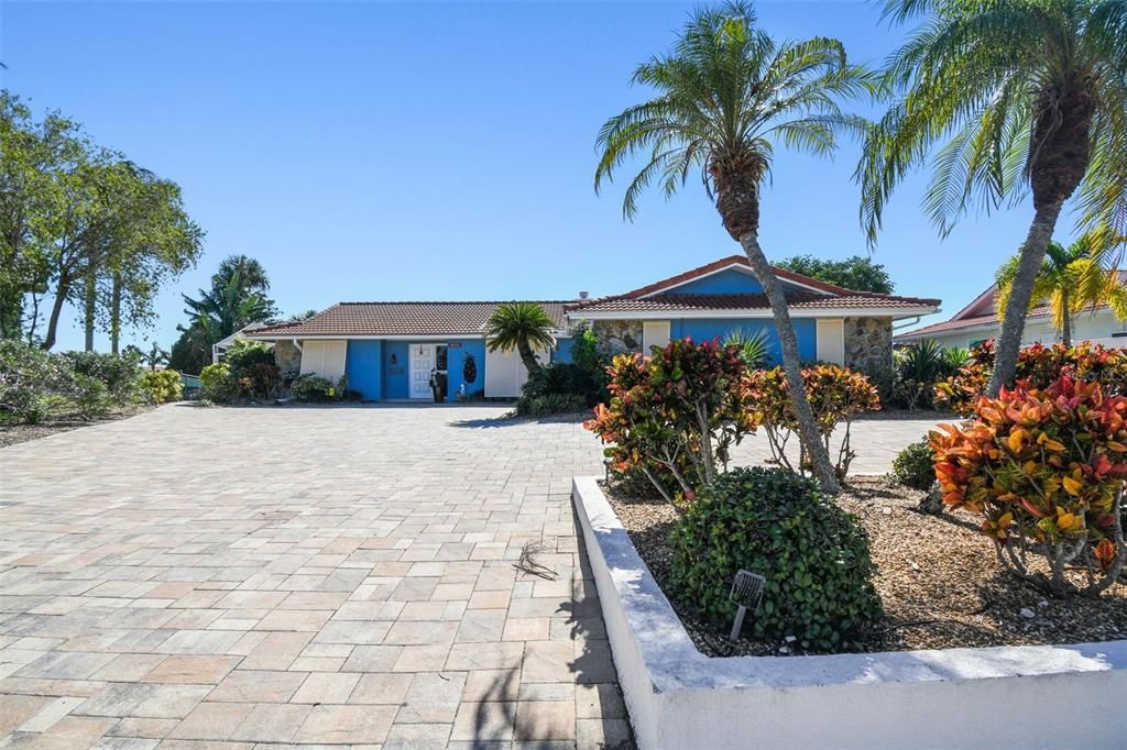 出租: $4,250 (3 贝兹, 2 浴室, 2082 平方英尺)