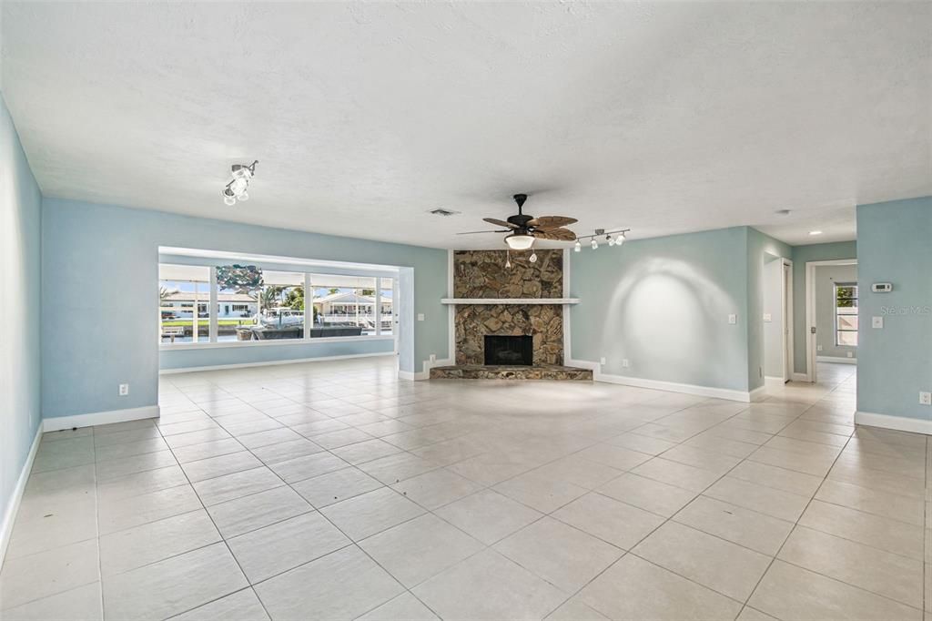 出租: $4,250 (3 贝兹, 2 浴室, 2082 平方英尺)